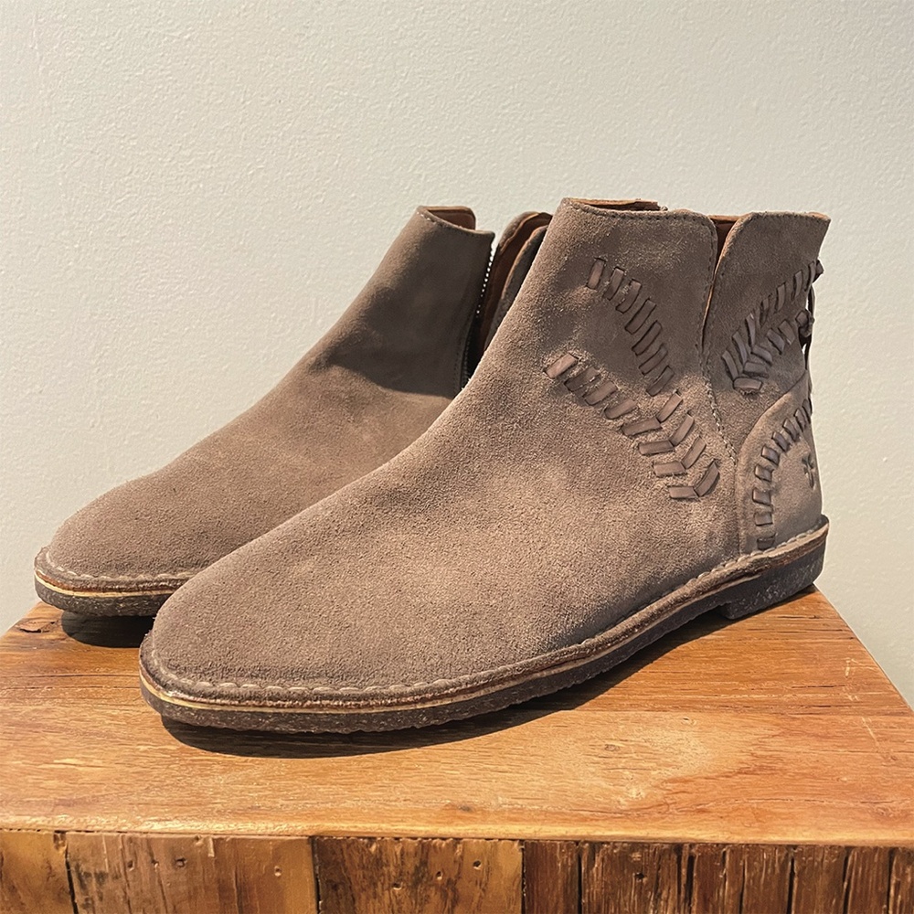 NWOB Frye Women's Sierra Whipstitch Bootie Ankle Boot size 8